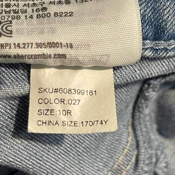 * Abercrombie &Fitch Women's Light Washed  Mid-Rise  Jeans Sz 10R - Picture 13 of 16